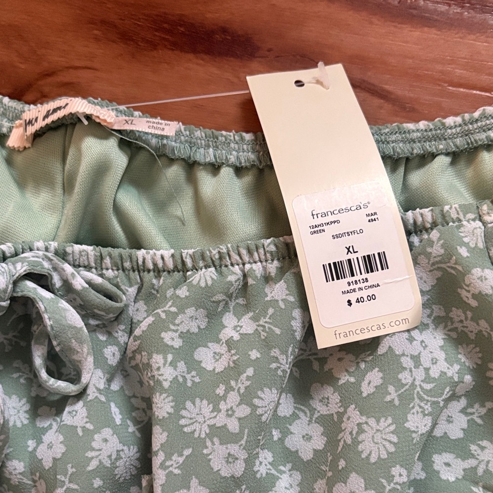 Francesca’s NWT floral top - Picture 2 of 8